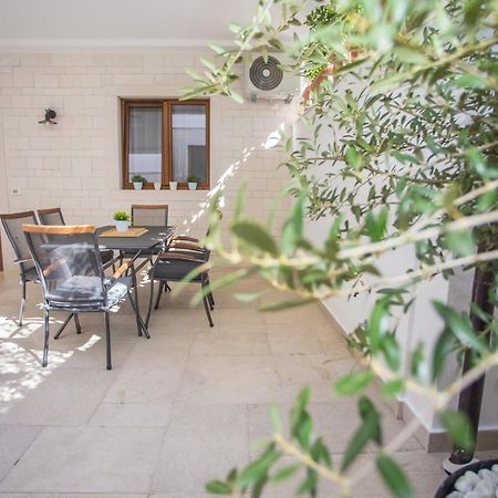 Holiday Home Camellia Пореч Екстериор снимка