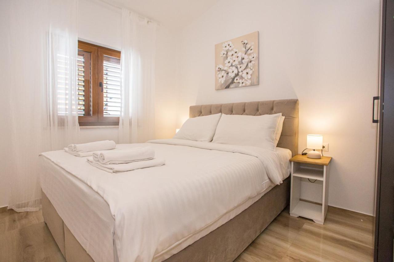 Holiday Home Camellia Пореч Екстериор снимка